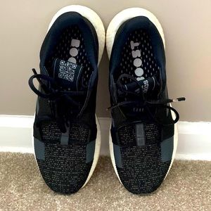 Women’s Adidas senseboost sneaker size 9 1/2